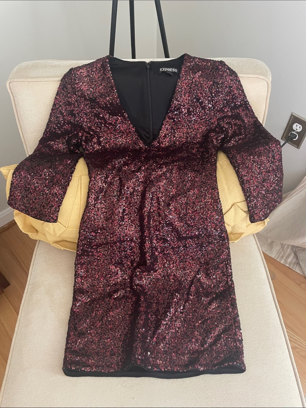 Express Burgundy Sequin V-Neck 3/4 Sleeve Dress Size 0 Like New!